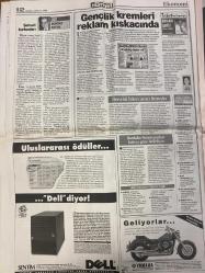 HÜRRİYET GAZETESİ DOĞUM GÜNÜ HEDİYESİ - 25 EKİM 1998 -TAM TAKIM 46 SAYFADIR -Ahmet Demir-Abdülmecid-Murat Bardakçı-Oktay Ekşi-Süleyman Demirel-Toshack-Hakan-Şükrü Erdem-Seba-Kurthan Fişek-Halil Kızılan-Yasin Kızılan-Abdullah Öcalan-Selami Altınok-Baykal-Zeynep Atikkan-Gülcin Yazıcıoğlu-Tayyip Erdoğan-Aydın Bolak  Basında yeni devir-Türkiye yürüyor-Ahmet Demir açığa alındı-Abdülmecid de yüzleştirdi-Bugün yürüyeceğiz-Aşkın: Bana da ihanet ettiler-AIDS maymunları vurdu-Dostluk kazansın-Seba’nın istifası cebinde-Sinyal veriyoruz-Ağabeyi kollarında şehit oldu-Bu ne perhiz bu ne lahana turşusu-PKK varoluş savaşı veriyor-Erken seçim yaklaştıkça ağzı bozulan konuşuyor-Türkiye yürüyor-Yiğidim aslanım burda yatıyor-Meslek onuru için-Mahkeme kapısı gibi banka-Tayyip Bey’in suç duyurusu-Pentagon’u Türkler havalandıracak