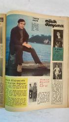 SAMANYOLU ELBİSE PATRON İLAVELİ MECMUA DERGİ - 21 HAZİRAN 1973 – SAYI: 77 TÜRKAN ŞORAY – AJDA PEKKAN – UĞUR DÜNDAR – LEYLA SAYAR – ERTAÇ KASİDECİOĞLU – TANJU OKAN – ESİN AFŞAR – NİLÜFER – MINA – TIMUR SELÇUK – SEVİL HASMAN – VURAL CANTÜRK – BARIŞ MANÇO – GEORGE – FRED – PAT – MİLENA PLAJ MODASI: MAVİ-BEYAZ BİKİNİ VE MAYO – ÇİÇEKLİ BİKİNİLER – KEMERLİ MAYO TASARIMLARI – YAZLIK AKSESUARLAR ROMAN: “ÖLÜM TUZAĞI” – GEORGE’UN TUZAĞI – FRED’İN ŞOKU – SİGORTA GERİLİMİ – POLİÇE VADESİ VE KİMLİK DEĞİŞİMİ SİNEMA: TÜRKAN ŞORAY’IN TV PROGRAMI – LEYLA SAYAR’IN GİZLİ EVLİLİĞİ – HÜLYA KOÇYİĞİT & TARIK AKAN FİLM HAZIRLIĞI – AJDA PEKKAN’IN PARİS MÜZİK KARİYERİ – GÜLGÜN ERDEM’İN BEBEK KOLEKSİYONU MÜZİK: AJDA PEKKAN & UĞUR DÜNDAR AŞKI – ESİN AFŞAR’IN İLK PLAKLARI – NİLÜFER’İN YÜKSELİŞİ – EUROVISION ŞARKI HAZIRLIĞI – TIMUR SELÇUK’UN LP PROJESİ – SEVİL HASMAN’IN YENİ DÖNEMİ – BARIŞ MANÇO İLE ANADOLU TURNESİ - 36 SAYFA