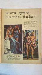 SAMANYOLU ELBİSE PATRON İLAVELİ MECMUA DERGİ - 21 HAZİRAN 1973 – SAYI: 77 TÜRKAN ŞORAY – AJDA PEKKAN – UĞUR DÜNDAR – LEYLA SAYAR – ERTAÇ KASİDECİOĞLU – TANJU OKAN – ESİN AFŞAR – NİLÜFER – MINA – TIMUR SELÇUK – SEVİL HASMAN – VURAL CANTÜRK – BARIŞ MANÇO – GEORGE – FRED – PAT – MİLENA PLAJ MODASI: MAVİ-BEYAZ BİKİNİ VE MAYO – ÇİÇEKLİ BİKİNİLER – KEMERLİ MAYO TASARIMLARI – YAZLIK AKSESUARLAR ROMAN: “ÖLÜM TUZAĞI” – GEORGE’UN TUZAĞI – FRED’İN ŞOKU – SİGORTA GERİLİMİ – POLİÇE VADESİ VE KİMLİK DEĞİŞİMİ SİNEMA: TÜRKAN ŞORAY’IN TV PROGRAMI – LEYLA SAYAR’IN GİZLİ EVLİLİĞİ – HÜLYA KOÇYİĞİT & TARIK AKAN FİLM HAZIRLIĞI – AJDA PEKKAN’IN PARİS MÜZİK KARİYERİ – GÜLGÜN ERDEM’İN BEBEK KOLEKSİYONU MÜZİK: AJDA PEKKAN & UĞUR DÜNDAR AŞKI – ESİN AFŞAR’IN İLK PLAKLARI – NİLÜFER’İN YÜKSELİŞİ – EUROVISION ŞARKI HAZIRLIĞI – TIMUR SELÇUK’UN LP PROJESİ – SEVİL HASMAN’IN YENİ DÖNEMİ – BARIŞ MANÇO İLE ANADOLU TURNESİ - 36 SAYFA