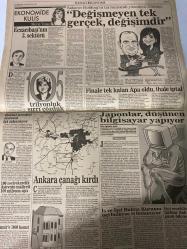 SABAH EKONOMİ GAZETESİ DOĞUM GÜNÜ HEDİYESİ - 29 AĞUSTOS 1992 -Bülent Eczacıbaşı-Enflasyon kapı ardında-Pirinç yardımında Yunan namussuzluğu-Uzan’lar Trabzon Çimento’ya talip-Kesici geri adım atınca “out” oldu-Umut manşet olmayanlarda-Türkiye-Irak petrol boru hattından ümit kesildi-Şimdi radyolu olduk-Eczacıbaşı’nın 3. sektörü-Değişmeyen tek gerçek, değişimdir-Ciller PTT’yi özelleştirerek 105 trilyon sağlayacakmış-Ankara çanağı kırdı-Finale tek kalan Apa oldu, ihale iptal-Japonlar, düşünen bilgisayar yapıyor-İş ve İşçi Bulma Kurumu işçi buluyor, iş bulamıyor