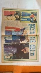 SAMANYOLU ELBİSE PATRON İLAVELİ MECMUA DERGİ - 30 NİSAN 1975 - SAYI:174  HÜLYA KOÇYİĞİT - SELİM SOYDAN - GÜLŞAH KOÇYİĞİT - MİNE MUTLU - PAKİZE SUDA - CÜNEYT ARKIN - GÜLER MOCAN - BETÜL IŞIK - HÜLYA TUĞLU - ARAM GÜLYÜZ - BAHAR ERDENİZ - ARZU OKAY - FATMA BELGEN - SEVDA KARACA - ERTAN ANAPA - FUNDA ANAPA - ASU MARALMAN - TANER ŞENER - UĞUR IŞIK - AYLA ALGAN - ERKİN KORAY - EMEL ÖZDEN - DANIELE - TIZIANA - PAOLA  PARASIZ PATRON İLAVEMİZİ İSTEYİNİZ - SİNEMA MÜZİK - KISA HABERLER - REJİSÖR SEVGİLİSİ EMEL ÖZDEN’E SOYUNMAYI YASAKLADI - SENİ BEKLERKEN - YAZIN ŞIK OLALIM - YUMURTADAN YARARLANIN - BİR TEST: SİNİRLERİNİZ SAĞLAM MI? - 36 SAYFA