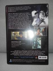 DVD Donnie Darko. Orijinal. Türkçe dublaj. Çalışmasını etkilemeyen çizikler var. Sorunsuz çalışıyor.