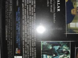DVD Donnie Darko. Orijinal. Türkçe dublaj. Çalışmasını etkilemeyen çizikler var. Sorunsuz çalışıyor.