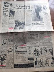 Hürriyet Gazetesi - 14 Nisan 1962 - İsmet İnönü huzur kapımızın önündedir asıl meselemiz ekonomik ilerleme dedi - ünlü rejisör Elia Kazan Ankara'ya geldi - Başbakan İsmet İnönü mahkum aileleri ile görüştü fotoğraf - Ragıp Gümüşpala ihraç kararlarını geri aldı - işçiler protesto toplantısı yaptı - Atina'da kanlı nümayiş 20 polis 25 talebe yaralandı - General Jouhaud idam cezasına mahkum edildi - burç falı - Abdülmecit'e ait çifte 5 bin liraya satıldı - Yul Brynner Atatürk köşkünü ziyaret etti - Suriye'de Nazım El Kudsi cumhurbaşkanı oldu - yeni bir aletle çocuğun cinsiyeti doğumdan önce belli oluyor - Real Madrid altıncı defa finalist oldu - Real Madrid Benfica finali fotoğraf - Fenerbahçe Karşıyaka maçı - Can Bartu'nun italya'daki itibarı Peşte'den sonra çok arttı - Ordu takımı Bugün Antalya'da oynuyor - kör bir köpek âmâ adama tam üç sene rehberlik etti - Burgiba ve yeni karısı fotoğraf - Avusturyalı 69 Profesör Dün İstanbul'a geldi - Fatoş karikatür - güngörmüşler karikatür