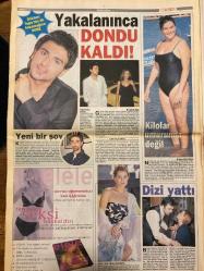 HAFTASONU GAZETESİ DOĞUM GÜNÜ HEDİYESİ - 18 AĞUSTOS 1999 - TAM TAKIM 20 SAYFADIR -Nilüfer Kurt-Yüksel Şengül-Salih Keçeci-Uğur Güneri-Mustafa Doğan-Hakan Ural-Sibel Can-Özlem Uçar-Özlem Gazkova-Yeşim Salkım-Ajda Pekkan-Turhan Yükseler-Ali Eyüboğlu-Ayşegül Aldinç-Teodora-Alifi Sarıoğlu-Mehmet Ali Erbil-Aysun Kayacı-Emre Altuğ-Nurdan Torun-Cem Özer-Nurseli İdiz-Demet Akbağ-Kenan Doğulu-Buket Sayar-İzel-Rumeli Hisarı-Selahattin Özdemir-Eda Akkaya-Seher Dilovan-Funda Güray-Kemal Özatalay-Bülent Ersoy-Neco-Hüseyin Cevahir-Özlem Savaş-Emin Müftüoğlu-Dinçer Azaphan-Metin Şen-Sibel Turnagöl-Şenay Akay-Koral Akıllı-Mehmet Ali Yalçındağ-Deniz Özçelik-Mert Aslan-Orhan Aydın-Okan Bayülgen-Ebru Destan  Sapık kadınlar peşimde-Kenan aşkına-İzel’in önünde sapur supur-Marziye’ye ödül-Sarışınlar bitti sıra esmerde-Hakan Sibel’e rakip oluyor-Zımba gibi bir şarkıcı-Yeşim Ajda’dan daha iyi-Üstünden sonra altını da açtı-Aysun kışa gelin-Nurdan Torun’un yüreği kıpır kıpır-Nurseli ile Demet’in lense ihtiyacı