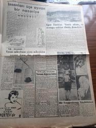 Cumhuriyet Pazar Gazetesi - 2 Eylül 1951 - İzmir dakikaları yazan Doğan Nadi - ah bu sıcaklar renkli karikatür - Türk zabıtasının yakın tarihinden meraklı yapraklar Nazif Kuş Vakası yazan Feyyaz Tokar - Hitleri öldüren haber - Çelik duvarlı sığınak önünde Hitler ve muavini fotoğraf - Abdülhamit'e dair bir müşahede - hikaye kapatma yazan ve resimleyen Zahir Güvemli - zeka sporları - boş vaktinizi hoş geçirmek için - İşin şaka tarafı - verem mikrobunu yiyen mikroptan vereme karşı ilaç yapıldı - insanları üçe ayıran bir nazariye - Bir fotoğrafçının muziplikleri fotoğraf - Greta Garbo - eğer Türkiye hasta adamsa Avrupa çoktan ölmüş demektir - Ava Gardner Frank Sinatra ile seviştiklerini artık kimseye söylemekten çekinmiyor fotoğraf - Joan Crawford'un erkeklere tavsiyesi yeni bir laf bulun fotoğraf - bu mevsim göreceğimiz Türk filmlerinden Allahaısmarladık - Allahaısmarladık filminin donanma ile ilgili sahneleri çevrilmeden evvel komutanlarla filmciler - Suavi Tedü ve Esen Görkmen fotoğraf