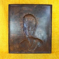 VINTAGE EL YAPIMI İMZALI KABARTMA GÖRSELLİ AFRİKALI KADIN PORTRE BAKIR TABLO