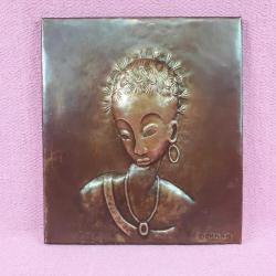 VINTAGE EL YAPIMI İMZALI KABARTMA GÖRSELLİ AFRİKALI KADIN PORTRE BAKIR TABLO