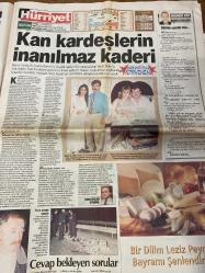 HÜRRİYET GAZETESİ DOĞUM GÜNÜ HEDİYESİ - 17 OCAK 1999 - TAM TAKIM 32 SAYFADIR -Abdullah Öcalan-Haluk Kırcı-Sedat Bucak-Uğur Dündar-Prenses Olga-Murat Bardakçı-Akşener-Oktay Ekşi-Toshack-Cem Yılmaz-Boliç-Fatih Terim-Filip-Emre-Burak-Bayram Aydın-Yalım Erez-Sedat Ergin-Zülfü Livaneli-Nurettin Sözen-Mehmet Moğultay-Ercan Karakaş-Algan Hacaloğlu-Altan Oymen-Cevdet Selvi-Ali Topuz-Hasan Fehmi Güneş-Mehmet Sevigen-Bülent Tanla-Ethem Cankurtaran  İtalya da def etti-Yaptığımız hayvanlıktı-Prenses Olga’nın Türkiye’ye vedası-Tita artık yok-Uzun tatilde ilk gün 26 kurban-Kombassan’dan ABD’de zincir-Cep telefonunda süper evlilik-Bacak ağrıları için yeni ilaç-Celile ‘açlık grevinde’-Kırık notlu öğrenciler okulu talan etti-Fenerbahçe’nin Derwall’i olacağım-Toshack’tan birlik çağrısı-Fener’i Boliç güldürdü-Terim içini döktü-Filip: Hedefim Real Madrid-Antalya Hakan için devrede-1 Şubat’ta lider-CHP’de sıra yarışı-Tantan niye piyano çalmıyor?-Parasız yaşamak pahalı-Kaynanatör-Akıl adası
