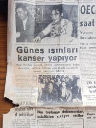 Cumhuriyet Gazetesi - 24 Haziran 1959 - Güneş Işınları Kanser Yapıyor fotoğraf - OECE Heyeti İle Ankara'da Dün 7 Saat Süren 2 Toplantı Yapıldı - NATO Genel Sekreteri Spaak Dün Adnan Menderes'le Görüştü - Heykeltıraşlarımızdan Nijad Sirel Dün Hazin Bir Törenle Toprağa Verildi fotoğraf - İsmet İnönü Demokrat Parti Ocak Başkanını Dava Ediyor - Irak Ordusu Kuvvetleniyor - Alaşehir Hava Alanı Dün Törenle Açıldı - Brezilya'dan 500 Bin Kilo Kahve Geliyor - Mükerrem Sarol Sanayi Bankası İdare Meclisi Başkanlığına Seçildi - Küba'daki İhtilalin İç Yüzü Viva Castro Yazı Dizisi - Kurtlar Ulurken Yazan Alix Andre Yazı Dizisi  - Uluç Ali Yazan Halikarnas Balıkçısı Yazı Dizisi - Yeni Keşif Ve İcadlar - Moda 1960 Kadını - Kabotaj Bayramı Hazırlıkları - B Milli Takım Namzetleri 1 0 Yenildiler - Fenerbahçe Antrenörü Molnar Serbest Bırakıldı - Basın Kupası - İstanbul Yelken Ajanı Orhan Saka Tekzibi Tekzib Etti - Afşaroğlu Halı Yıkama Fabrikası  - Akbaba dergisi