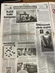 HÜRRİYET GAZETESİ DOĞUM GÜNÜ HEDİYESİ - 3 KASIM 1998 - 38 SAYFADIR -Metin Kaplan-Çiller-Oktay Ekşi-Levent Kırca-Toshack-Bebeto-Hugo Sanchez-Mehmet Yener Susoy-Sinan Özbağkan-Ebru Gündeş-Amokachi-Serdar Uluer-Yılmaz-İlhami Kaplan-Hugo Sanchez-Hüseyin Okocza-Nevzat Saygılıoğlu-Mümtaz Soysal-Çiğdem Toker-Temizel-Hülya Ağansoy-Tevfik Ağansoy-Yurdanur Serhat-Vedat Aydın-Haldun Sevel  Haini istiyoruz-Çiller komisyonu bugün toplanıyor-Kayıda giren para 25 milyar dolar-Bakana ayıp-Bir arpa boyu yol aldık-Yeşili hamamda görmüşler-Kırca Ankara’da omuzlara alındı-Baştan çıkaran dergi bayilerde-Bebeto bile bekledi-Tekrar istiyoruz-Amokachi 1 ay yok-Türkiye çok güzeldi-Sert erkeği severim-Ben güzel değilim-25 milyar dolar kayda girdi-Türkiye karaparada ikinci sınava giriyor-Temizel: Her şeye karapara diyemeyiz-ABD: Bakü-Ceyhan ağırlık kazandı-Susurluk: Geride kalan kadınlar-Katli kabir komşusu-Öldürmemek elinde değildi  Karikatür-çizer isimleri: Ustura Kemal-Bin Yaşasın Gazi Paşa-Haldun Sevel