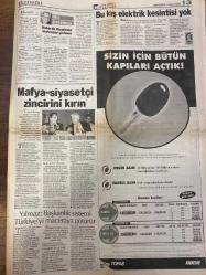 HÜRRİYET GAZETESİ DOĞUM GÜNÜ HEDİYESİ - 10 EKİM 1998 -24 SAYFADIR -Kenan Doğulu-Ayten Görgün-Özlem Çakar-Haldun Sevel-Bill Clinton-Hadi Uluengin-Can Yücel-Bülent-Bülent Ecevit-Yalçın Bayer-Enis Berberoğlu-Mukerrem Kayahan-Necati Doğru-Mehmet Mercan  Bir yarışma öyküsü-Özür diledi arabayı aldı-Bu bir vicdan meselesi-Ne dediler-Kaderim Tanrı’nın elinde-Hong Kong’da İngilizce dersi-Yunanistan Patriot alıyor-ABD Kosova cephesini kuramıyor-Yunan vetosuna AB’den by-pass-Eskişehir’de festival zamanı-Andy Warhol sergisi geliyor-Can Yücel’in cezası bozuldu-Bildirici kitaplarını imzalıyor-Şam Apo’yu gönderebilir-Panikleten patlamalar-Türkiye MED TV ekranını kararttı-Bu kış elektrik kesintisi yok-Mafya siyasetçi zincirini kırın-Yılmaz: Başkanlık sistemi Türkiye’yi maceraya götürür  Karikatür-çizer isimleri: Ustura Kemal-Bin Yaşasın Gazi Paşa-Haldun Sevel-Bülent çiziyor