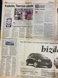 HÜRRİYET GAZETESİ DOĞUM GÜNÜ HEDİYESİ - 10 EKİM 1998 -24 SAYFADIR -Kenan Doğulu-Ayten Görgün-Özlem Çakar-Haldun Sevel-Bill Clinton-Hadi Uluengin-Can Yücel-Bülent-Bülent Ecevit-Yalçın Bayer-Enis Berberoğlu-Mukerrem Kayahan-Necati Doğru-Mehmet Mercan  Bir yarışma öyküsü-Özür diledi arabayı aldı-Bu bir vicdan meselesi-Ne dediler-Kaderim Tanrı’nın elinde-Hong Kong’da İngilizce dersi-Yunanistan Patriot alıyor-ABD Kosova cephesini kuramıyor-Yunan vetosuna AB’den by-pass-Eskişehir’de festival zamanı-Andy Warhol sergisi geliyor-Can Yücel’in cezası bozuldu-Bildirici kitaplarını imzalıyor-Şam Apo’yu gönderebilir-Panikleten patlamalar-Türkiye MED TV ekranını kararttı-Bu kış elektrik kesintisi yok-Mafya siyasetçi zincirini kırın-Yılmaz: Başkanlık sistemi Türkiye’yi maceraya götürür  Karikatür-çizer isimleri: Ustura Kemal-Bin Yaşasın Gazi Paşa-Haldun Sevel-Bülent çiziyor