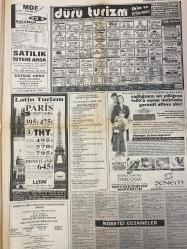 HÜRRİYET GAZETESİ DOĞUM GÜNÜ HEDİYESİ - 10 EKİM 1998 -24 SAYFADIR -Kenan Doğulu-Ayten Görgün-Özlem Çakar-Haldun Sevel-Bill Clinton-Hadi Uluengin-Can Yücel-Bülent-Bülent Ecevit-Yalçın Bayer-Enis Berberoğlu-Mukerrem Kayahan-Necati Doğru-Mehmet Mercan  Bir yarışma öyküsü-Özür diledi arabayı aldı-Bu bir vicdan meselesi-Ne dediler-Kaderim Tanrı’nın elinde-Hong Kong’da İngilizce dersi-Yunanistan Patriot alıyor-ABD Kosova cephesini kuramıyor-Yunan vetosuna AB’den by-pass-Eskişehir’de festival zamanı-Andy Warhol sergisi geliyor-Can Yücel’in cezası bozuldu-Bildirici kitaplarını imzalıyor-Şam Apo’yu gönderebilir-Panikleten patlamalar-Türkiye MED TV ekranını kararttı-Bu kış elektrik kesintisi yok-Mafya siyasetçi zincirini kırın-Yılmaz: Başkanlık sistemi Türkiye’yi maceraya götürür  Karikatür-çizer isimleri: Ustura Kemal-Bin Yaşasın Gazi Paşa-Haldun Sevel-Bülent çiziyor