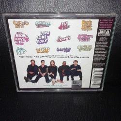 Cd Maroon 5, overexposed albümü. Orijinal. Dinlemeyi etkilemeyen çizikler var. Sorunsuz çalışıyor.