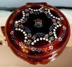 VINTAGE ÜZERİ MİNELİ TAŞ DETAYLI PUDRİYER