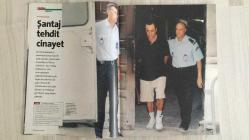 TEMPO – SAYI 577 – 31 ARALIK 1998 / 6 OCAK 1999 – 140 SAYFA – YILIN ADAMI: HASAN DENİZKURDU – YILIN KADINI: MONICA LEWINSKY – SUSURLUK SKANDALI ÇÖZÜLEMEDİ, ÇAKICI FRANSA’DA YAKALANDI – REFAH PARTİSİ KAPATILDI, ERBAKAN’A SİYASET YASAĞI – 75. YIL CUMHURİYET YÜRÜYÜŞÜ: 80 İLDE LAİK REFLEKS – CLINTON VE İSLAM’IN YILI – ABD–İRAN MAÇI: “PERSLER ABD’Yİ SEVİYOR” – KOSOVA KAZANI KAYNIYOR – SUHARTO’NUN SONU: ENDONEZYA SARSILDI – APO İTALYA’DA SIKIŞTI – VIAGRA YILIN İLACI OLDU – TÜRKİYE’DE MEŞHURLAR SİRKİ – DÜŞÜNCE HALA SUÇ: KALEM VE KÂĞIT DEMİR PARMAKLIK ARDINDA – İSLAMİ REFORM: KADINLAR İLK KEZ CENAZE NAMAZINDA – RUSYA’DAN BAŞLAYAN EKONOMİK KRİZ TÜRKİYE’YE ULAŞTI – DOĞANIN İNTİKAMI: 1998 FELAKETLER YILI – CUMHURİYET 75 YAŞINDA – KADIN TEMSİLİ %2.5: “DAHA ÇOK KADIN, DAHA İYİ SİYASET” – YAVUZ GÖKMEN VE ERHAN AKYİDE’YE VEDA – MODADA ZARAFET YENİDEN SAHNEDE – BEDAVA 1999 MASA TAKVİMİ – HER HAFTA: ESRA’NIN ON SORUSU, OLAYLAR VE ŞEYLER, DUMAN OLAN YERDE, GEÇTİ O GÜNLER, ‘O AN’IN PEŞİNDE, İTİRAF YAZIL