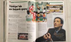 TEMPO – SAYI 438 – 2–8 NİSAN 1998 – 156 SAYFA – FETHULLAH GÜLEN PAPA’NIN GİZLİ KARDİNALİ Mİ? – ENVER ALTAYLI: “MİT’TE ÇALIŞTIM, CIA İLE TANIŞTIM” – STRESTEN GRİBE AÇIK KAPATAN MULTİVİTAMİNLER – BEDAVA BESLENME-DİYET ANSİKLOPEDİSİ – MAKARNA SAKİNLEŞTİRİR, CEVİZ ATEŞLENDİRİR: AFRODİZYAKLARIN TARİHİ – MELİH GÖKÇEK VE HEYKEL KRİZİ: “KENDİ YÜZÜNE TÜKÜRMÜŞTÜR” – GÜMÜŞHANE’DE CHP BAŞKANLIĞINA BİR KADIN: SEVİL DÜLGEROĞLU – “68 MAYIS” BİR HİLE MİYDİ? JACQUES JULLIARD’DAN YORUMLAR – YEŞİM SALKIM’IN ROLLERİ: AYŞEGÜL’ÜN DÖNÜŞÜ – ALİ SAMİ ARLI: TEM KATLİAMI MAĞDURU – ÇUVALLA-VAGONLA YOLSUZLUK TARTIŞMASI – TÜRKİYE’NİN EN BAŞARILI SPORU: VOLEYBOL – AHMET GÜLÜM’LE VOLEYBOLUN YÜKSELİŞİ ÜZERİNE SÖYLEŞİ – EN İYİ YERLİ FUTBOLCU KİM? – DNA MUCİZESİ KISIRLIĞA ÇARE OLUYOR – BRAD PITT’İN TİBET MACERASI – ORHAN GENCEBAY’DAN REGGAE VE FUNK YORUMLARI – VAKKO’DAN İLKBAHAR-YAZ DEFİLESİ – DEDİKODULU MEYHANE’DEN ETİLER GECELERİNE RENK – TEST: İDEAL EŞİNİZ KİM OLMALI? – HER HAFTA: ESRA’NIN ON SORUSU, OLAYLAR VE ŞEYL