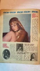 SAMANYOLU ELBİSE PATRON İLAVELİ MECMUA DERGİ - 14 MART 1974 — SAYI: 115 JOLE - MARIO UBERTI - MARILU - ARZU OKAY - SEYHAN KARABAY - FATMA GİRİK - TAMER YİĞİT - FIGEN HAN - SELMA GÜNERİ - TARIK AKAN - İLHAN İREM - FUNDA ANAPA - ERTAN ANAPA - ASU MARALMAN - YAVUZ ÖZIŞIK - FECRİ EBCİOĞLU - ESİN AFŞAR - ŞANAR YURDATAPAN - ALPAY - TANJU OKAN - SALİM DÜNDAR - ERGUN ÖZER - BARIŞ MANÇO - ALL KOCATEPE - ERKUT TAÇKIN - VURAL JALE - TEO - AYTEN ALPMAN - CEM KARACA - LALE BELKİS - BANU - M. ALPAGUT - ZAFER DİLEK - NİLÜFER - NINO VARON - JENNI HASON - TIMUR SELÇUK KORKYW-DAKİKALAR - SİNEMA SİNEMA SİNEMA - YURT TURNESİ - NİKAH HAZIRLIĞI - TÜRK FİLMLER HAFTASI - RULETTE KAZANÇ - BOS VER ARKADAŞ - SİNEMA DÖNÜŞÜ - SİRKÜLASYON PLAĞI - SİRİBOM SİRİBOM - TURNEYE HAZIRLIK - ANADOLU TURNESİ - TV PROGRAMI - BUNLARI BİLİYOR MUSUNUZ - SOLO PLAK - DANS PROGRAMI - MÜZİĞE VEDA - ALTIN PLAK - KONSER ANLAŞMASI - TOPLULUK DAĞILMASI - YENİ PLAK - PİYASAYA DÖNÜŞ - LİSTE BAŞI - EVLİLİK - SANAT YILI PROGRAMI - 36 SAYFA