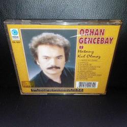 Cd Orhan Gencebay 2 Hatasız Kul Olmaz albümü. Orijinal 1994 Kervan plak sarı bandrollü dönem baskı. Disk tertemiz. NADİR. Koleksiyonluk