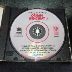 Cd Orhan Gencebay 2 Hatasız Kul Olmaz albümü. Orijinal 1994 Kervan plak sarı bandrollü dönem baskı. Disk tertemiz. NADİR. Koleksiyonluk