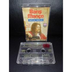 Kaset Barış Manço dağlar dağlar, işte hendek işte deve. Kartonet yorgun fotoğrafları mevcut. kasetin köşesinde dinlemeyi etkilemeyen minik kırık var. kaset sorunsuz çalışıyor