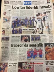 MİLLİYET GAZETESİ DOĞUM GÜNÜ HEDİYESİ - 17 EYLÜL 1998 -TAM TAKIM 36 SAYFADIR -Yaşar Kemal-Güngör Cıvaoğlu-Cem Yılmaz-Eli Kapuano-Onur Duyduk-Doğan Koloğlu-Ahmet Çakar-Halil Özer-Vedat Danacı-Hasan Şaş-Hagi-Yalçın Türk-Osman Öztokmak-Zafer Tokuş-Enis Yıldırım-Fotoğraf: Gökhan Cıgal-Fikret Bila-Rıza Sançar-Lütfü Karadağ-Uğur Özdemir-Ersümer-Richard Morningstar  G.Saray’ın zaferi-İmam hatipler gözden düştü-Para barışı-Yaşar Kemal’e ödül-BTV’ye 5 milyar ceza-Erozyon Dede’yi ağlatan manzara-Suriye’ye uyarı-İran’a güvence-Seçim ortada-Herkes Sarı-Lacivert-İşte biz böyleyiz-Galibiyet hakkımızdı-Löw’ün liderlik hesabı-Trabzon’da sessizlik-İşte okuma aşkı-Kadın gazeteciye kocadan işkence-Biricik oğlunun böbrek parasını zehire yatırdı-Bakü-Ceyhan inşaası yılsonunda-Dünya Bankası: Sorumluluk sahibi olun  Fırtına gibi-Beraraberliğe sevindiler-Grup lideri-Diyalog-Paniğe gerek yok-Löw’ün planı-Avrasya’da rekor-Maçın tenkitleri-Yazık oldu-Godzilla-Bravo size-Haftanın notları-Hasan Şaş sakatlandı-Taff