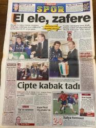 MİLLİYET GAZETESİ DOĞUM GÜNÜ HEDİYESİ - 30 MART 2000 -TAM TAKIM 34 SAYFADIR -Bülent Ecevit-Demirel-Çiller-Erbakan-Karaday-Çankaya-Fikret Bila-Yalçın Doğan-Doğan Heper-Derya Sazak-Meliha Okur-Güngör Cıvaoğlu-Mustafa Altıoklar-Ceylan-Sinan Çetin-Hasan Cemal-Denizli-Dino Zoff-Mehmet Çiftçi-Yaşar Saygı-Ediz Sırapınar-Ercan Güven-Ömer Üründül-Halil Özer-Hakan Şükür-Arif Erdem-Serdar Bilgili-Seba-Süleyman Seba-Rahmi Koç-Turhan Selçuk-Yasemin Congar-Güven Özalp-James Foley-Hayal Kınay-Leyla Zana-Bülent Ecevit-Zehra Bektaş-Ali Bektaş-Şükrü Kocaman-Gökçer Tahincioğlu-Melih Aşık-Ercan Akyol-İhsan Dörtkardeş-Andreas Ada-Rahmi Koç  Ecevit: Düşüneceğim-Adım adım köşk krizi-Hükümete güven bunalımı-Herkes sırat köprüsünde-Meclis’te kriz içinde kriz-Demirel krizi Ecevit’i sarstı-Satış için paniğe kapılmayın-Demirel: Elimden bir şey gelmez-Ambalajı yırtıldı-Fosforlu’yu dedikodu yıktı-5 yıldızlı hastane-Saray kurtarlandı-Sinema alanları-Hindistan’dan-El ele zafere-Cipte kabak tadı-İtalya formsuz-Terim ‘