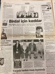 MİLLİYET GAZETESİ DOĞUM GÜNÜ HEDİYESİ - 30 MART 2000 -TAM TAKIM 34 SAYFADIR -Bülent Ecevit-Demirel-Çiller-Erbakan-Karaday-Çankaya-Fikret Bila-Yalçın Doğan-Doğan Heper-Derya Sazak-Meliha Okur-Güngör Cıvaoğlu-Mustafa Altıoklar-Ceylan-Sinan Çetin-Hasan Cemal-Denizli-Dino Zoff-Mehmet Çiftçi-Yaşar Saygı-Ediz Sırapınar-Ercan Güven-Ömer Üründül-Halil Özer-Hakan Şükür-Arif Erdem-Serdar Bilgili-Seba-Süleyman Seba-Rahmi Koç-Turhan Selçuk-Yasemin Congar-Güven Özalp-James Foley-Hayal Kınay-Leyla Zana-Bülent Ecevit-Zehra Bektaş-Ali Bektaş-Şükrü Kocaman-Gökçer Tahincioğlu-Melih Aşık-Ercan Akyol-İhsan Dörtkardeş-Andreas Ada-Rahmi Koç  Ecevit: Düşüneceğim-Adım adım köşk krizi-Hükümete güven bunalımı-Herkes sırat köprüsünde-Meclis’te kriz içinde kriz-Demirel krizi Ecevit’i sarstı-Satış için paniğe kapılmayın-Demirel: Elimden bir şey gelmez-Ambalajı yırtıldı-Fosforlu’yu dedikodu yıktı-5 yıldızlı hastane-Saray kurtarlandı-Sinema alanları-Hindistan’dan-El ele zafere-Cipte kabak tadı-İtalya formsuz-Terim ‘