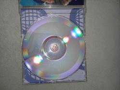 Cd Zeki Müren eskimeyen dost. Orijinal. Türküola. Dinlemeyi etkilemeyen çizikler var. Sorunsuz çalışıyor.