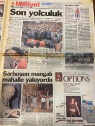 MİLLİYET GAZETESİ DOĞUM GÜNÜ HEDİYESİ - 3 EYLÜL 1998 - TAM TAKIM 32 SAYFADIR -Mesut Yılmaz-Deniz Baykal-Gürbüz Çapan-Alaattin Çakıcı-Hasan Pulur-Harun Gürek-Önder Yılmaz-Zülfikar Doğan-Şeref Oğuz-Abbas Güçlü-Onay Yılmaz-Tamer Heper Bankalara 900 trilyonluk nefes-Uyuşturucu ajanları-Bilgi şöleni başladı-G.Saray ayağa kalktı-Denizli’nin 8 bankosu-Burs isteyen çok veren yok-Uyuşturucuda NİT dönemi-Son yolculuk-Sarhoşun mangalı mahalle yakıyordu-Bankalar istediklerini aldı-Sakıp Sabancı-Osman Pezer-Hamdi Dumlupınar-Hamdi Yasak Genel seçimi ertelemek lazım-Gelişen piyasaların hızlı hisseleri-Çapan’a varoş kurşunu-Sakık’tan PKK’ya silah bırakın çağrısı