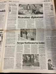 MİLLİYET GAZETESİ DOĞUM GÜNÜ HEDİYESİ - 28 TEMMUZ 1998 - TAM TAKIM 28 SAYFADIR -Melih Aşık-Ercan Akyol-Turhan Selçuk-Yavuz Donat-Abdülkadir Akarsu-Mehmet Keçeciler-Sami Kohen-Serhat Oğuz-Orhan Sungurlu-Ertuğrul Erbaş-Abdullah Karakuş-Zülfikar Doğan-Şeref Oğuz-Yalim Erez-Ali Erdemir-Doğan Heper-Erdal İnönü-Kürşat Yılmaz-Kenan Evren-Çevik Bir-Murat Yetkin Hem ağlarım hem giderim-Firarî Yılmaz’ın ilginç ilişkileri-Kravatsız zirve-Campbell imzaya geldi-Yeni kurallar-5 milyarınız olsaydı-Şimdi de tarım başarısı-Evren Çevik Bir iyi asker-Afta kapsam tartışması-Yılmaz’ın ilginç bağlantıları-Metin Toker-Taha Akyol-Nilgün Cerrahoğlu-Güneri Cıvaoğlu-Taki Berberakis-Tuna Sakallı-Abbas Güçlü-Tamer Heper Kravat­sız diplomasi-Avrupa Konferansı’na katılın-Demirel’den mektup-Pangalos’un cambazlığı-Castro ABD’ye işbirliği önerdi-Şahab 3 havada infilak etmiş-İhalelerde hedef şaştı-Yaz kampları öğrencilerin gözdesi