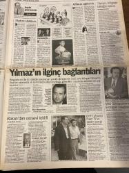 MİLLİYET GAZETESİ DOĞUM GÜNÜ HEDİYESİ - 28 TEMMUZ 1998 - TAM TAKIM 28 SAYFADIR -Melih Aşık-Ercan Akyol-Turhan Selçuk-Yavuz Donat-Abdülkadir Akarsu-Mehmet Keçeciler-Sami Kohen-Serhat Oğuz-Orhan Sungurlu-Ertuğrul Erbaş-Abdullah Karakuş-Zülfikar Doğan-Şeref Oğuz-Yalim Erez-Ali Erdemir-Doğan Heper-Erdal İnönü-Kürşat Yılmaz-Kenan Evren-Çevik Bir-Murat Yetkin Hem ağlarım hem giderim-Firarî Yılmaz’ın ilginç ilişkileri-Kravatsız zirve-Campbell imzaya geldi-Yeni kurallar-5 milyarınız olsaydı-Şimdi de tarım başarısı-Evren Çevik Bir iyi asker-Afta kapsam tartışması-Yılmaz’ın ilginç bağlantıları-Metin Toker-Taha Akyol-Nilgün Cerrahoğlu-Güneri Cıvaoğlu-Taki Berberakis-Tuna Sakallı-Abbas Güçlü-Tamer Heper Kravat­sız diplomasi-Avrupa Konferansı’na katılın-Demirel’den mektup-Pangalos’un cambazlığı-Castro ABD’ye işbirliği önerdi-Şahab 3 havada infilak etmiş-İhalelerde hedef şaştı-Yaz kampları öğrencilerin gözdesi