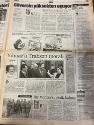 MİLLİYET GAZETESİ DOĞUM GÜNÜ HEDİYESİ - 27 MART 1999 - TAM TAKIM 34 SAYFADIR -Fügen Gülertekin-Güneri Cıvaoğlu-Mustafa Denizli-Bilal Meşe-Attila Gökçe-Ömer Üründül-Yaşar Saygı-Mesut Yavuz-Kemal Sunal-Metin Akpınar-Rafet El Roman-Meltem Cumbul-Sezen Aksu-John Carpenter-James Woods-Sandra Bullock-Nicole Kidman-Coşkun Özek-Nesrin Şener-Güngör Uras-Eylem Türk-Faruk Keskin-Fikret Bila-Doğan Heper-Turhan Selçuk-Tarık Aslan-Abdullah Öcalan-Hakan Tokgöz Yeni hedef Sırp askeri-Kalbim Kosova’da-Dört mevsim tatil-ABD cezaevinde bir Türk-Tek yol galibiyet-Ümitler bir harika-Sinaçetin Propaganda-Vampirler-Bir böceğin yaşamı-Aşkın büyüsü-Krizde olana vergi yok-Tatil tercihi yurt dışı-Apo’ya bayramlık-MGK’dan teslim ol çağrısı-Yargıda şehit kimdir tartışması-Derya Sazak-Arife Avcu-Tansu Çiller-Recai Kutan-Hikmet Sami Türk-Taha Akyol-Haslet Soyöz-Osman Yağmurdereli-Mesut Yılmaz-Eyüp Aşık-Berna Yılmaz-Nazım Alpman-Aziz Borutçina Erdoğan’dan son gösteri-Genelkurmay irtica hâlâ ayakta-Çiller gazetecileri