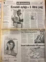 MİLLİYET GAZETESİ DOĞUM GÜNÜ HEDİYESİ - 9 EYLÜL 1998 - TAM TAKIM 32 SAYFADIR -Mesut Yılmaz-Güneri Cıvaoğlu-Vahap Yazaroğlu-Bülent Ecevit-Hikmet Çetinkaya-Şenes Erzik-Tuncay Şen-Doğan Koloğlu-Kartal Yiğit-Yalçın Türk-Erhan Telli-Ömür Avcı-Zafer Akarpınar-Zeki Domag-Meriç Müldür-Atilla Türker-Ferhani Özgüler-Cenk Başlamış-Zülfikar Doğan-Zekeriya Temizel-Cindy Crawford-Ortadoğu misyonu-Gül’den türban şov-Yüzyılın sefaleti-ABD’ye Türk çıkarması-Süper Lig bir hayal-Centilmen İrlandalı-Alpay’a 5 maç ceza-Parma’yı unutun-İnönü’de süper gece-Mindere hüsranla başladık-Hakemlik cazip oldu-Türkiye Kupası günü-Gözler plajda-Tekvandoda süper randevu-Kritik rövanş-Finale doğru-Fırtına start-Terim’in Hakan korkusu-Milne tatlı-sert-Manchester depremi-Denizli şoke oldu-Emekli aylığı=1 litre yağ-Rusya hapşırdıkça biz titremeyelim-İnsani kalkınmada 69’uncuyuz