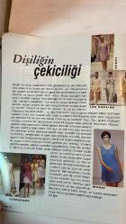 BURDA ELBİSE PATRONLU DERGİ - OCAK 1995 - RUKİYE – ÖZGÜR ALEV TEZCANLI – MEHMET Y. YILMAZ – BERNA ÖZBEN – HANNELORE AZRAK – GÜLDEREN PAMİR – SELMA ÖVET BERBER - BURDA LADY KOLEKSİYONU – 5 BEDENDE UYGULANABİLEN MODELLER – SEZONUN TEKLERİ – RENGARENK NEŞELİ ÇOCUK KAZAKLARI – GENÇ MODA: 152–176 BEDEN – YENİ İLKBAHAR MODELLERİ – FEMİNEN GÖRÜNÜM: YUMUŞAK, DÖKÜMLÜ, UÇUCU KUMAŞLAR – PASTEL VE PUDRA TONLARI – ELBİSE VE MANTOLARDA EŞ BOY MODASI – ŞİFON BLUZLARLA TULUM KOMBİNLERİ – MİNİ ELBİSE ÜZERİNE UZUN YELEK – DİKİŞ DİKMEK AKILLI BİR İŞ – MODEL 126: BEDEN 34–40 – MODEL 138: REVERLİ YAKA – MODEL 143: YELEK ÖNERİLERİ – NAKIŞLI, BOYALI, APLİKELİ, BAĞCIKLI YELEKLER – PATCHWORK VE QUILT – ELLEN BETRIX VITABALANCE: KARMA CİLT BAKIMI – OKUYUCU PORTRESİ: ANGELA – DİKİŞ OKULU: KEMER, CEP, PERVAZ, ASTAR, YIRTMAÇ, VATKA, TELALAR –  TAM TAKIM 238 SAYFA