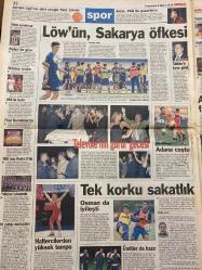 MİLLİYET GAZETESİ DOĞUM GÜNÜ HEDİYESİ - 8 EKİM 1998 - TAM TAKIM 34 SAYFADIR -Hüsnü Mübarek-Süleyman Demirel-Bülent Ecevit-Aydın Doğan-Güneri Cıvaoğlu-Joachim Löw-Mustafa Doğan-Christoph Daum-Okan Buruk-John Benjamin Toshack-Kartal Yiğit-Yalçın Türk-Gürcan Bilgiç-Zeki Domag-Doğan Koloğlu-Dario Porsemay-Ömür Avcı-Vedat Yavuzer-Meral Tamer-Melih Aşık-Ercan Akyol-Yalçın Doğan-Tolga Şardan-Hikmet Bilge-İşte Şam’ın suç dosyası-Suriye’ye süre-Sakin hafife almayın-Ribbeck taktik değiştirdi-Biz bir kolej takımıyız-Toshack’ı tercüman yaktı-Löw’ün Sakarya öfkesi-Televole’nin gurur gecesi-TÜSİAD’ın 10 yıllık Trafik Raporu-Savaş rüzgarı turist kaçırır-Suriye’nin suç dosyası-İşte Abdullah Öcalan’ın adresleri
