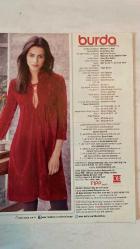 BURDA ELBİSE PATRONLU DERGİ -AĞUSTOS 2013 - BERNA ÖZBEN AKIN – ÖZGÜR ALEV TEZCANLI – HANNELORE AZRAK – GÜLDEREN PAMİR – SELMA ÖVET BERBER – ERDAL İPEKEŞEN – YEŞİM DENİZEL – FERİT ÖZKAŞIKÇI – ORHAN TAŞKIN – DİDEM KURUCU – SERVET KAVASOĞLU – VIKI HABIF – NIL ERTAN AYDEMİR – TUĞBA ALTINBAŞ – PINAR CAN – DENİZ K. ÇAKMAKÇI – NUSRET KIRIMLIOĞLU – NESLİHAN SADIKOĞLU – SEZİNUR BALIKÇIOĞLU – VANESSA NOETZEL – MICHAEL NEUWIRTH – GORAN VUKOTA – MARION BADOLLE-FEICK – MARIOLINA SICLARI – JEANNINE SOELDNER – SALVATORE ZAMMUTO - SONBAHAR TRENDLERİ: ETEKLİ VE BEBE YAKALI BLUZ, MİNİ MANTO, MAKSİ ELBİSE, KISA PELERİN – RENK BLOKLARI VE LEOPAR DESENİ – STİL İHLALİ: FARKLI PARÇALARIN GİZLİ UYUMU – ROMANTİZM MODASI: DANTEL, FIRFIR, DERİ, ORGANZE – GÜNLÜK GİYİM: RENKTE VE BİÇİMDE MİNİMALİZM – 40’LI YILLAR TARZINDA BÜYÜK BEDEN MODELLERİ – DEKORASYON: EVDE YAZ HAVASI DEVAM ETSİN – KUMAŞ BİLGİLERİ: DENIM, DEGRADE, DOLMA KOL, DRAPE – MODA TARİHİ: DANDY STİLİ – TEFAL AUTO-CONTROL ÜTÜ TEKNO –  TAM TAKIM 92 SAYFA