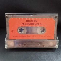 Kaset Ruhi Su Pir Sultan'dan levni'ye. Orijinal. Kartoneti yok. Baştan sona dinlendi sorunsuz çalışıyor