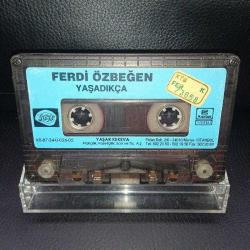 Kaset Ferdi Özbeğen yaşadıkça albümü. Orijinal.1987 Kağıt Baskı kartoneti yok. kaset baştan sona dinlendi sorunsuz çalışıyor