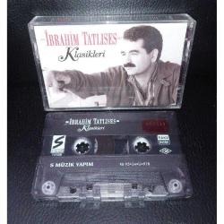 Kaset İbrahim Tatlıses klasikleri. baştan sona dinlendi sorunsuz çalışıyor. kartonetin kulakçık kısmında hafif yıpranma var