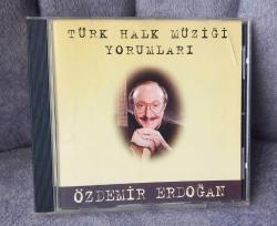 ÖZDEMİR ERDOĞAN TÜRK HALK MÜZİĞİ YORUMLARI CD ALBÜM. KABINDA KIRIK VAR DEĞİŞTİREBİLİRİM. CD KONDİSYON İYİ ÇOK HAFİF ZARARSIZ BİR İKİ ÇİZİK VAR. KOLEKSİYONLUK