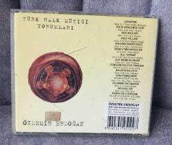 ÖZDEMİR ERDOĞAN TÜRK HALK MÜZİĞİ YORUMLARI CD ALBÜM. KABINDA KIRIK VAR DEĞİŞTİREBİLİRİM. CD KONDİSYON İYİ ÇOK HAFİF ZARARSIZ BİR İKİ ÇİZİK VAR. KOLEKSİYONLUK