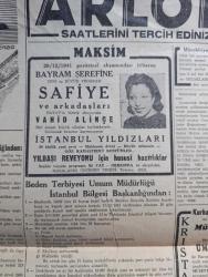 Cumhuriyet Gazetesi - 28 Birincikanun (Aralık) 1941 - nasıl bir teşkilat lazım yazan Yunus Nadi Başmakale - zirai seferberlik - İngiliz Amerikan tebliği Manila ağır surette bombalandı - Ankara'nın Aziz hatırası Atatürk yirmi iki yıl önce Ankara'ya dün ayak basmıştı - Malezya harekatından bir fotoğraf - Japon harp tebliği Malezya'da Popham hattı yarıldı - müttefikler harp planı hazırlıyorlar - Churchill Kanada'ya da giderek bir nutuk söyleyecek - ilk kar içinde spor Atatürk koşuları fotoğraf - Şimali Afrika'da İngiltere Mihver harbi'nin cereyan etmekte olduğu sahayı gösterir harita - Mihver ordusuna acil yardım yolları yazan Abidin Daver - Şimali Afrika'da harekat Yedabya bölgesinde ileri harekat - Kerç boğazında asker dolu 4 Rus vapuru batırıldı - haftanın şakaları yazan Burhan Felek - Bayram şerefine Safiye Ayla Maksim gazinosunda - sanatkar naşit ve arkadaşları Turan sinema tiyatrosunda - bir macera yazan Mükerrem Kamil Su - Hamlet davasının  Peyami Safa müdafaa yapıyor fotoğrafı