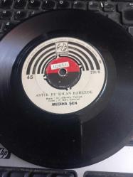 Mediha Şen - Aşk Nedir Nasıldır Bilen Var Mıdır / Artık Bu Solan Bahçede - 45'lik Plak  10/8