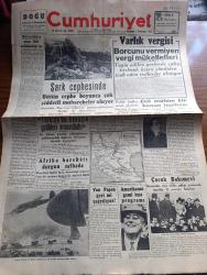 Cumhuriyet Gazetesi - 7 İkincikanun (Ocak) 1943 - müttefikler arası fikir anlaşmazlığı mı Cumhuriyet Başmakale - Rus Alman harbi'nde bir Alman İleri mevziii ateş esnasında fotoğraf - Varlık vergisi borcunu vermeyen vergi mükellefleri - şark cephesinde bütün cephe boyunca çok şiddetli muharebeler oluyor - bir Alman gazetesi Türkiye bu savaşın galipleri arasındadır - fakir halka ucuz ekmek - Dün mecliste beyanatta bulunan Ticaret Vekili Behçet Uz fotoğraf - çok mühim bir kanun layihası - Şimali Afrika'da bir Mihver motorlu kolu tayyarelerin himayesi altında ilerliyor fotoğraf - Von Papen geri mi çağırılıyor - beyazıt'ta tesis edilen çocuk bakımevinde şimdilik 22 yavruya bakılıyor Fotoğraf - Katalin Karady Cürmümeşhud ses sinemasında - askeri vaziyet yazan H. Emir Erkilet Yazı Dizisi - Balcı hanı yangını tahkikatı bitti - cambazhane perisi saray sinemasında - Clark Gable silah altında fotoğraf - Abdurrahman Naci Demirağın Kızılay'a bir teberru - Tahran'da gazetelerin çıkması yasak mı