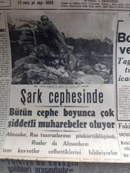 Cumhuriyet Gazetesi - 7 İkincikanun (Ocak) 1943 - müttefikler arası fikir anlaşmazlığı mı Cumhuriyet Başmakale - Rus Alman harbi'nde bir Alman İleri mevziii ateş esnasında fotoğraf - Varlık vergisi borcunu vermeyen vergi mükellefleri - şark cephesinde bütün cephe boyunca çok şiddetli muharebeler oluyor - bir Alman gazetesi Türkiye bu savaşın galipleri arasındadır - fakir halka ucuz ekmek - Dün mecliste beyanatta bulunan Ticaret Vekili Behçet Uz fotoğraf - çok mühim bir kanun layihası - Şimali Afrika'da bir Mihver motorlu kolu tayyarelerin himayesi altında ilerliyor fotoğraf - Von Papen geri mi çağırılıyor - beyazıt'ta tesis edilen çocuk bakımevinde şimdilik 22 yavruya bakılıyor Fotoğraf - Katalin Karady Cürmümeşhud ses sinemasında - askeri vaziyet yazan H. Emir Erkilet Yazı Dizisi - Balcı hanı yangını tahkikatı bitti - cambazhane perisi saray sinemasında - Clark Gable silah altında fotoğraf - Abdurrahman Naci Demirağın Kızılay'a bir teberru - Tahran'da gazetelerin çıkması yasak mı