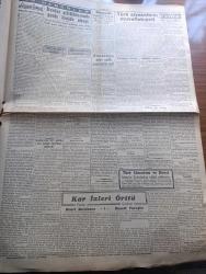 Cumhuriyet Gazetesi - 24 Eylül 1942 - Finlandiya ayrı sulh yapabilir mi Cumhuriyet Başmakale - ihtikar suçluları Adliye vekaleti cezaları hafif buluyor - hariciye vekilimiz Numan Menemencioğlu dün ameliyat oldu fotoğraf - ihtikar ile mücadele ithalat eşyasının yüzde ellisi memurlara dağıtılacak - mühim bir karar memurlara elbiselik kumaş ve eşya tevzi olunuyor - pirinç derdimiz - ihtikara yataklık eden bütün buzhaneleri kapatalım - Alman harp tebliği kafkasya'da Rus müdafaa hattının yıkılması bekleniyor - Sovyet harp tebliği Alman Kuvvetleri Stalingrad'ın birçok sokaklarını işgal etti - Alman piyadeleri Stalingrad cenubunda bir kasabaya hücum ediyorlar fotoğraf - Stockholm'e bakılırsa Hitler Mareşal Von Bock'a izin vermiş - propaganda savaşları Berlin - Le Temps Türk siyasetinin muvaffakiyeti hakkında diyor ki - Memnu Meyva filmi Lale sinemasında - kan vergisi İpek sinemasında - eski Osmanlılarda tiyatro Yazan İsmail Hami Danişmend - Kar İzleri Örttü yazan Henri Bordeaux yazı dizisi