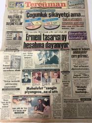 TERCÜMAN GAZETESİ - 14 ARALIK 1985 - SADECE 2 SAYFADIR -Halef oğlu-Mayrettin Erkman-Vilma Polat-Zafer Atay-Cindoruk-Sadi Soka-Adnan Kahveci-Mehmet Yıldırım-Hümeyni-Ayetullah Muntezari-Ahmet Kabaklı-Rauf Tamer-Nazlı Ilıcak-Kemal Önder-Demirel-Türkiye NATO’daki çatlak seslerden şikayetçi-Halef oğlu: Gaflete düşmeyelim-Görüşmeler-Türkiye tarafsızlık politikasından vazgeçmemelidir-Çoğunluk şikayetçi ama Özal’ın gitmesini isteyenler azınlıkta-Ermeni tasarısı oy hesabına dayanıyor-Sovyetlerin küstahlığı-Demirel: Askeri müdahaleler çare getirmez-Muhalefet zengin piyangosuna el attı-Bebek sahibi olan Turna ailesi havalara uçuyor-Hümeyni’nin açıklamasından sonra gözler İran’ın 2. adamına döndü-Dünyanın çözmeye çalıştığı bilmece: Ayetullah Muntezari-Ailenin ekonomik alternatifi-Yılbaşı sektörü-Elbette IDP-Çare DYP’dir-DYP’yi bırak ANAP’ı tut-Demokrasiden ne anlıyoruz-Muğla Valiliği’nin açıklaması