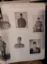 Osmanlı Yunan Savaşı 1897 Tarihli Orijinal Dönemi LE PETİT PARISSIEN Fransızca Dergi ve Savaşı Idare Eden Üst Rütbeli Komutanların O Dönem Afişi.. 30 MAYIS 1897 Tarihli dergi kapağında  Edirne Hümayun-u Müşir'i  Edhem Paşa ve Komutanlar. Afişte Edhem Paşa ve Diğer Komutanlar var.. Osmanlı Yunan Savaşı Madalya ve Beratı Yanında Güzel Bir Lot Olur. KOLEKSİYONLUK ÜRÜNLER..